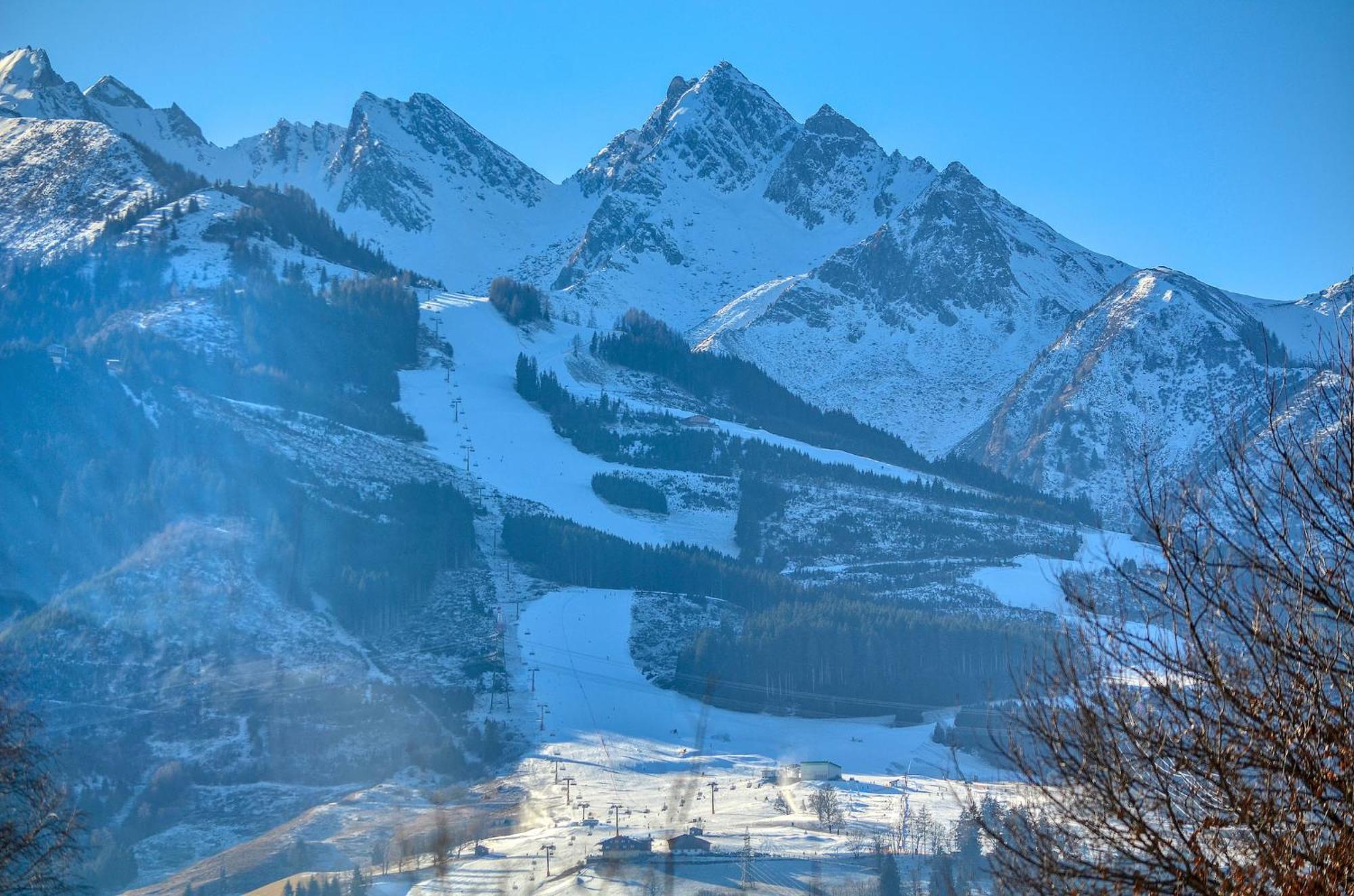 Golf & Glacier View - By Alpen